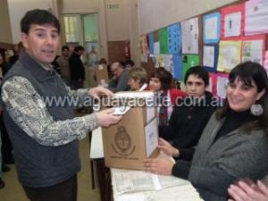 Hernan Bertellys vot� en la Escuela Normal